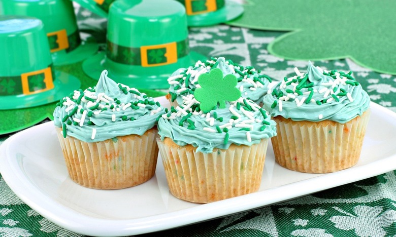 Surprise-Inside St Paddy's Day Cupcakes
